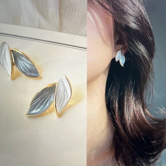 Fashion Jewelry Pierced Earrings, Gray and White Double Leaf Design. - Picture 10 of 10